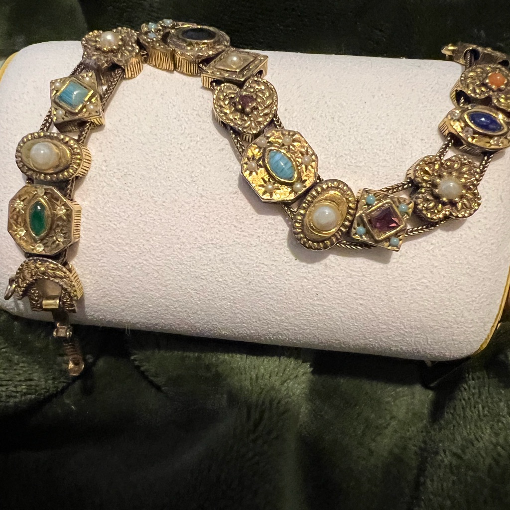 Vintage-Inspired Gold And Multicolor Gemstone Bracelet 89$